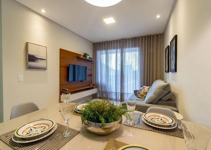 Elegante Apartamento No Centro De Bombinhas