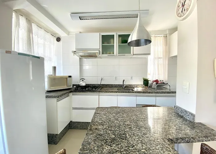 Loft em Bombas - Excelente Localização - 1 dorm 3 pessoas Apartamento Bombinhas